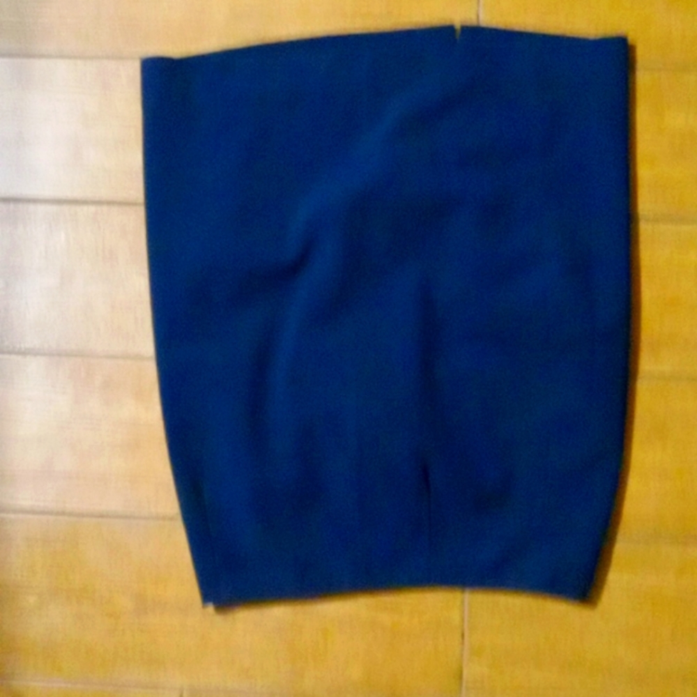 Anne Klein pencil skirt size 4 blue in color